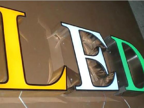 凤县介绍LED招牌的基础知识。